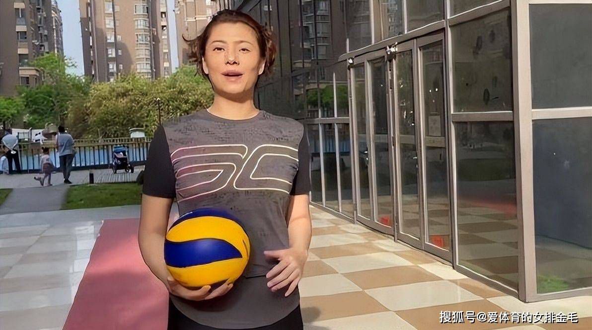 一个东西突然蹦了下，耳边传来‘啪嗒一声脆响。